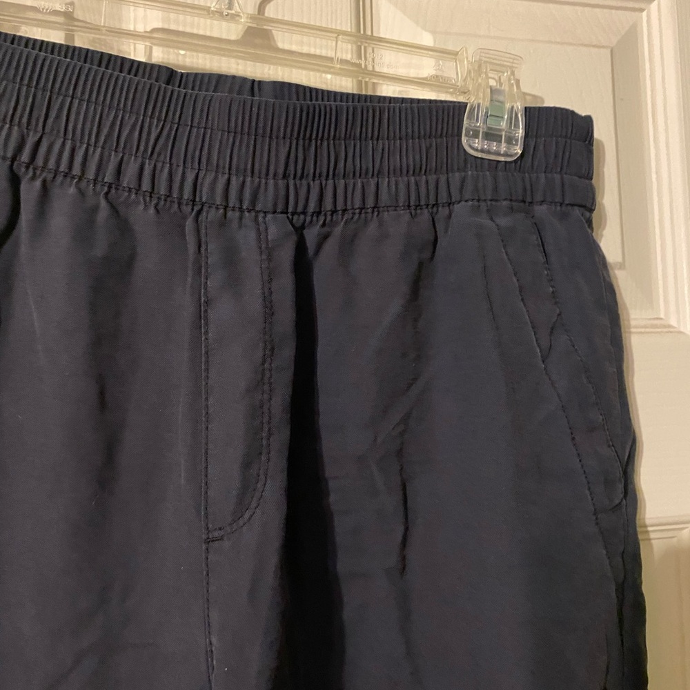 Old Navy size medium navy Jogger Pants with front pockets.  90% rayon 10% poly - Picture 4 of 9